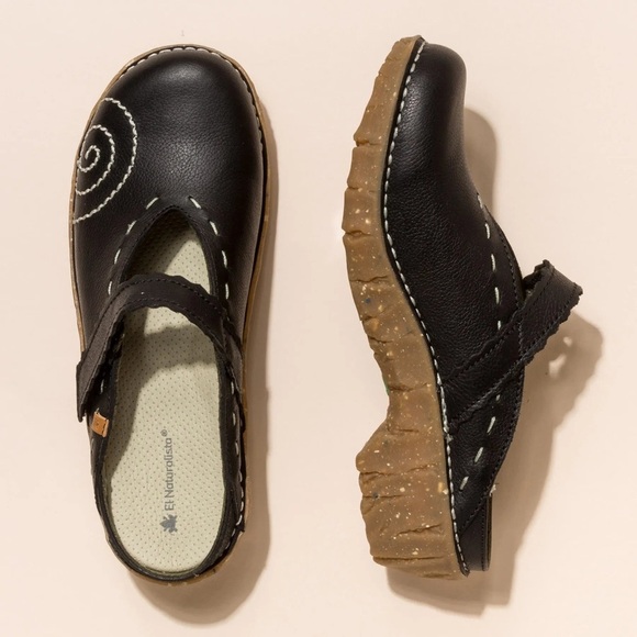 El Naturalista Shoes - El Naturalista Black Yggdrasil Embroidered Clog Sz 39 (8.5)